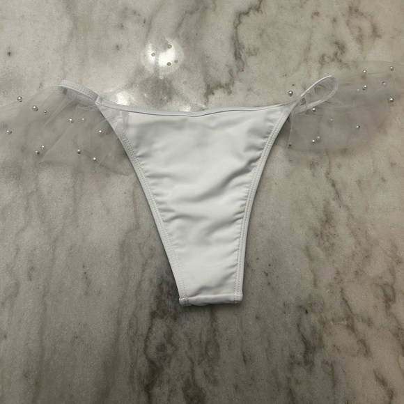 White pearl bikini - Picture 6 of 8